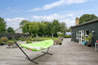 Terrassen og haven ved Soranahus